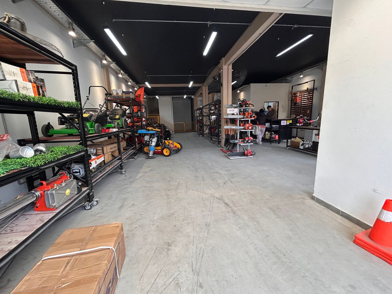 Salón comercial de grandes dimensiones en zona norte - 2