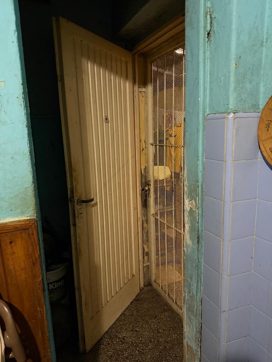 GUADALUPE OESTE - CASA DE BUENAS DIMENSIONES A REFACCIONAR - 4
