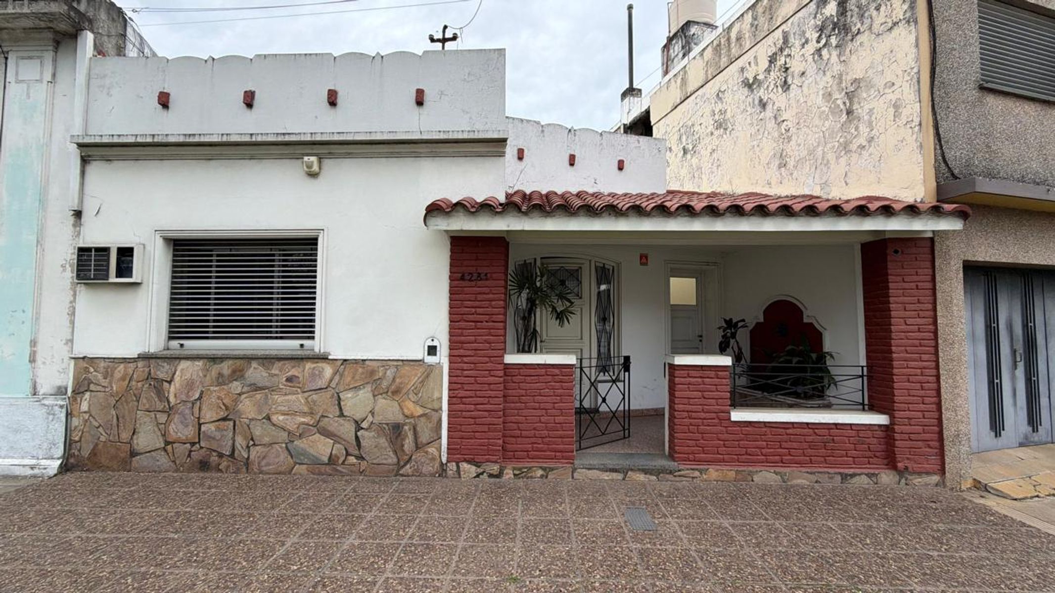 CASA DE 2 DORMITORIOS Y GARAGE EN BARRIO CANDIOTI NORTE - 13