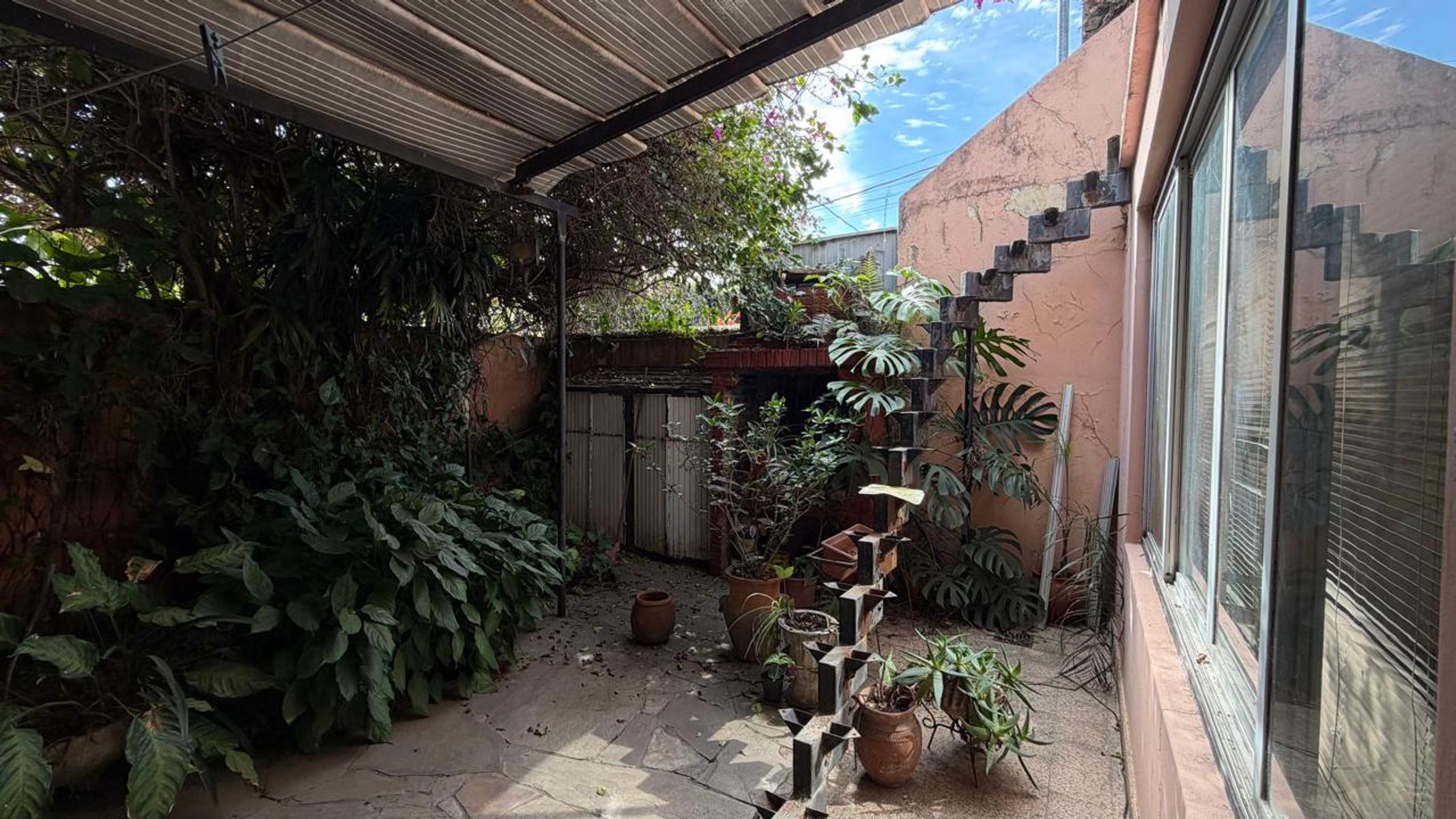 CASA DE 2 DORMITORIOS Y GARAGE EN BARRIO CANDIOTI NORTE - 16