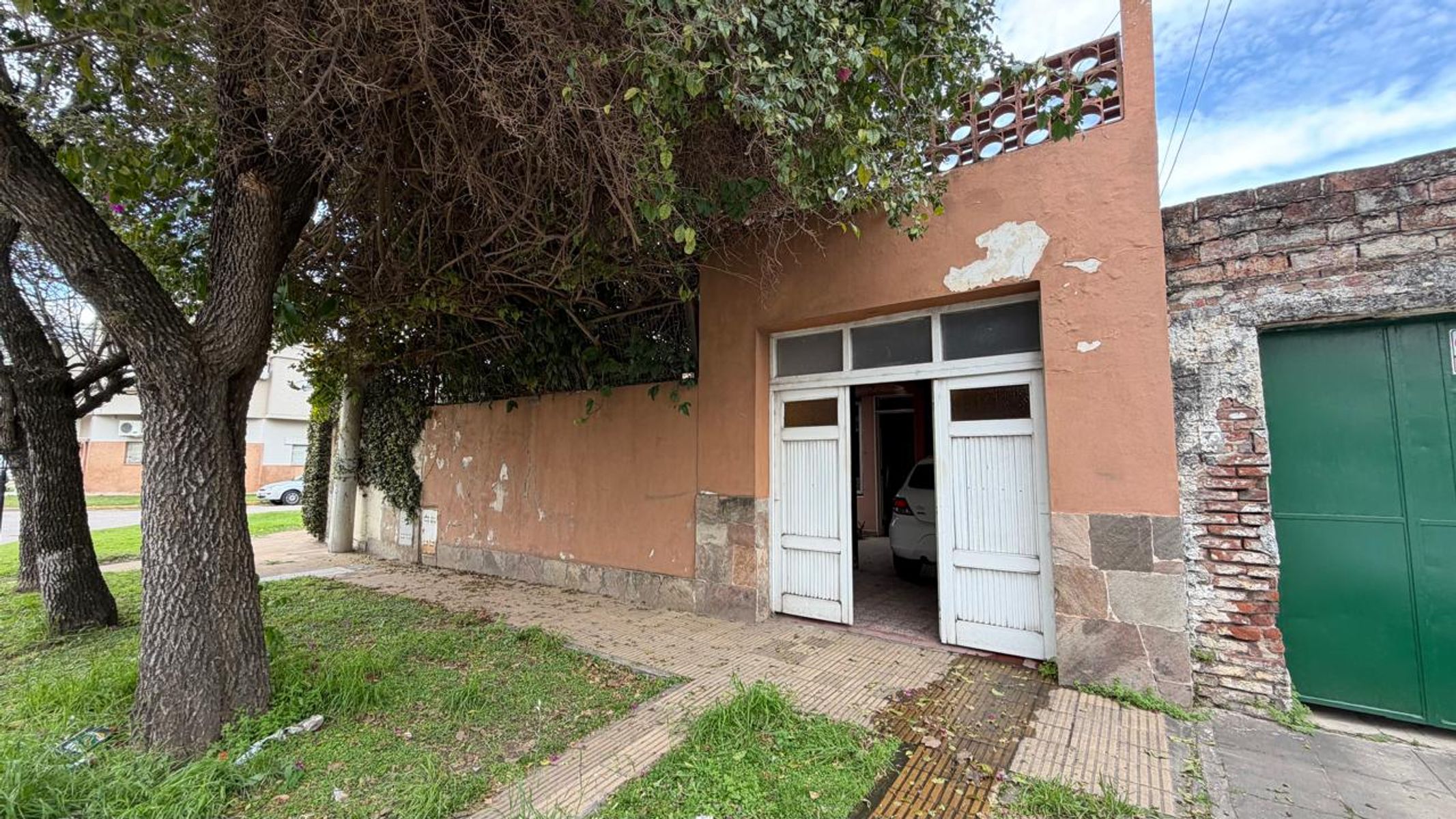 CASA DE 2 DORMITORIOS Y GARAGE EN BARRIO CANDIOTI NORTE - 23