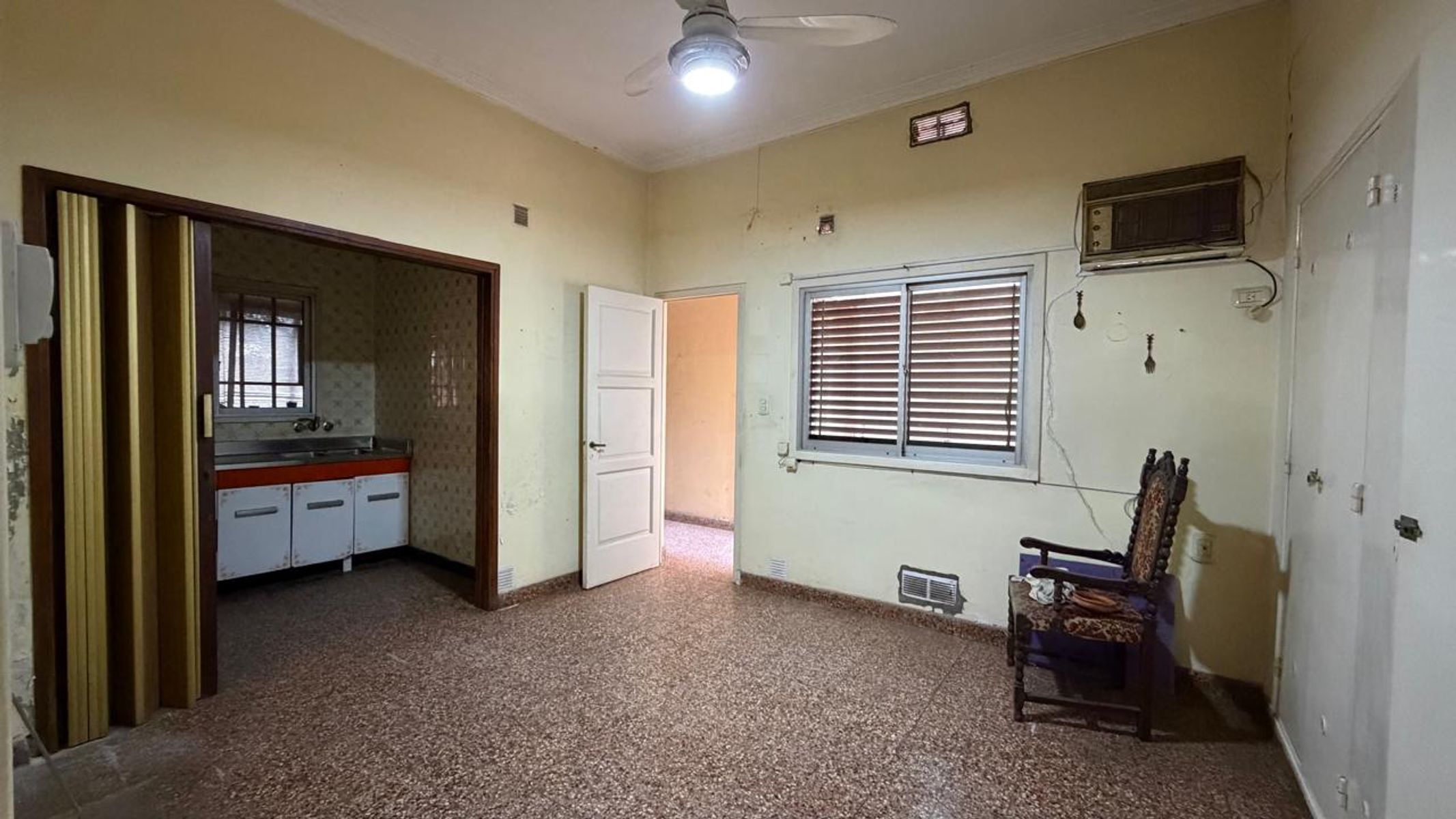CASA DE 2 DORMITORIOS Y GARAGE EN BARRIO CANDIOTI NORTE - 24