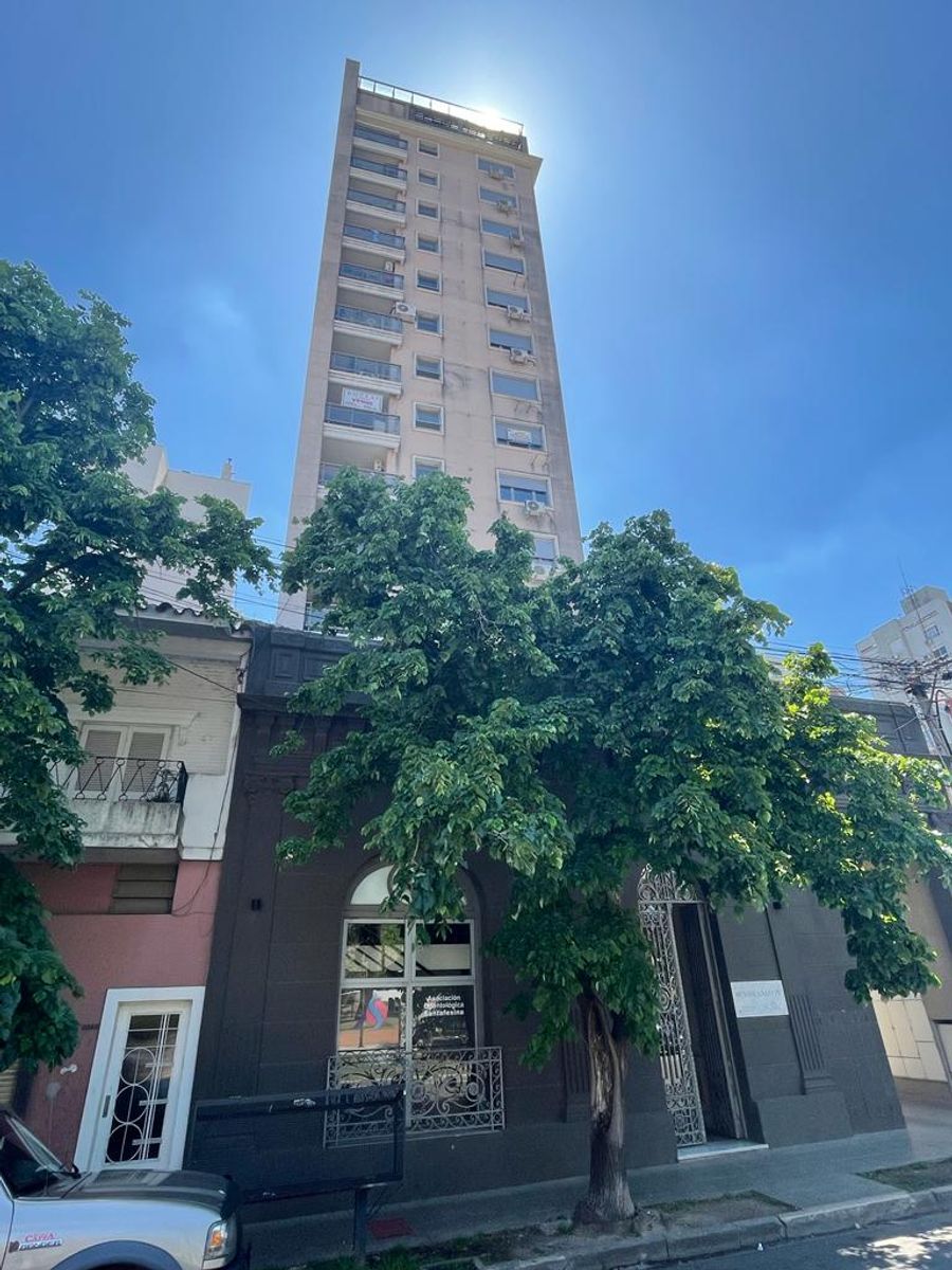DEPARTAMENTO DE DOS DORMITORIOS CON COCHERA-TUCUMAN 2800 - 1