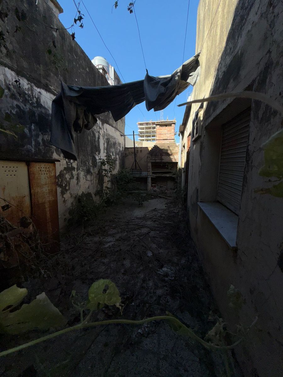 VENTA CASA A REFACCIONAR BARRIO SUR SAN LORENZO AL 1900 - 6
