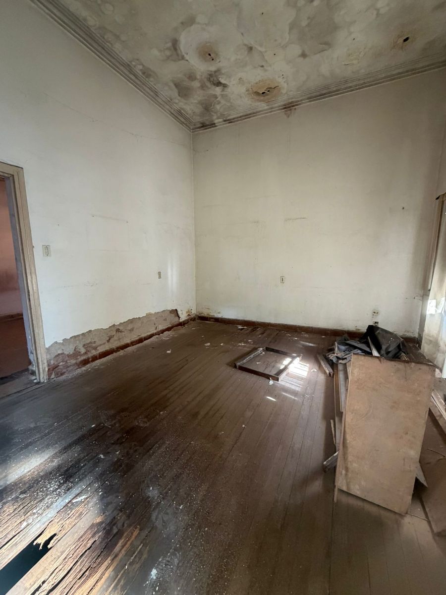 VENTA CASA A REFACCIONAR BARRIO SUR SAN LORENZO AL 1900 - 14