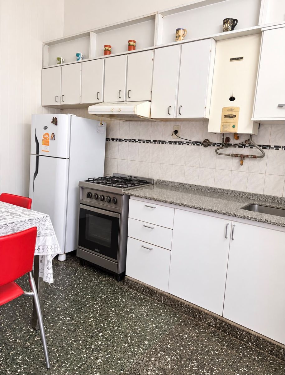 CASA INTERNA DE 3 DORMITORIOS EN BARRIO CONSTITUYENTE - 2