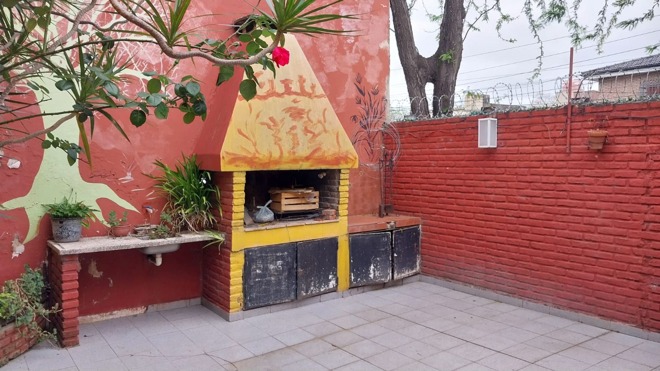 CASA DE TRES DORMITORIOS APTA A CRÉDITO EN BARRIO CANDIOTI - 5