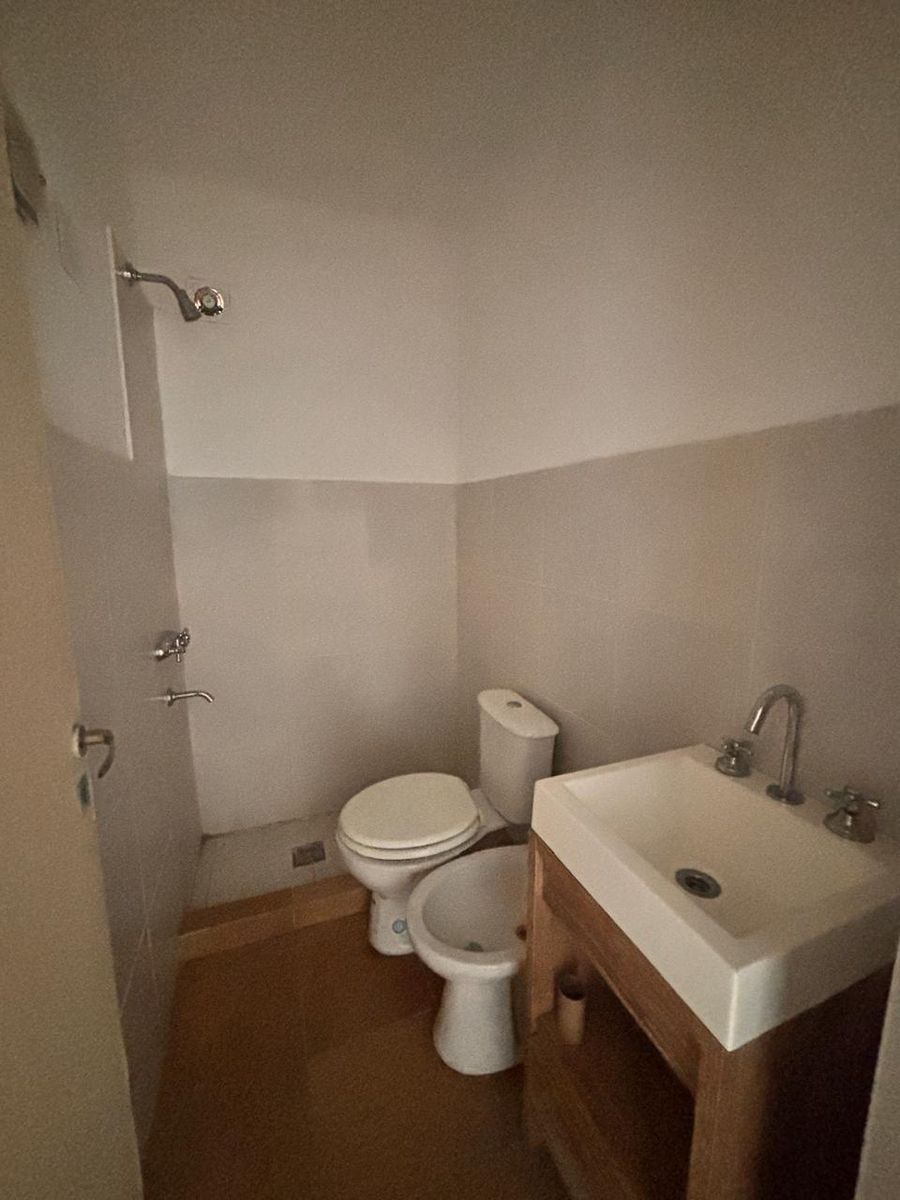 ALQUILER CASA P.B. 2 DORMITORIOS - 1