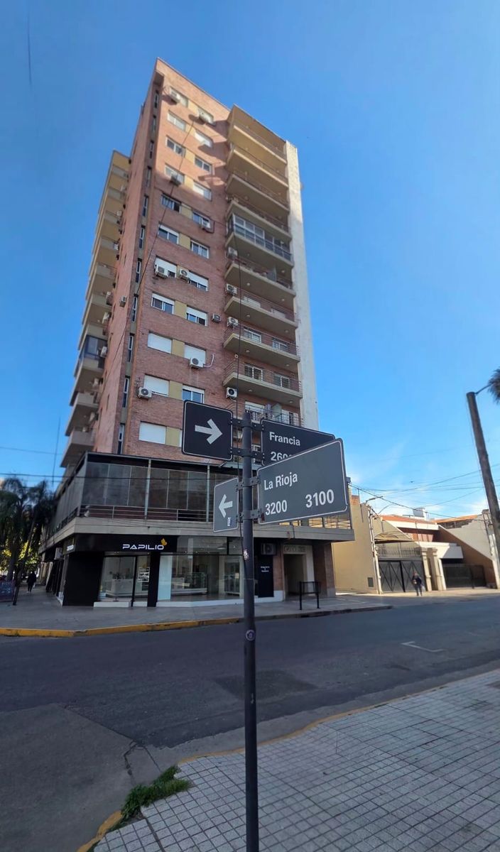 DEPARTAMENTO EN MACROCENTRO EN ALQUILER - 1