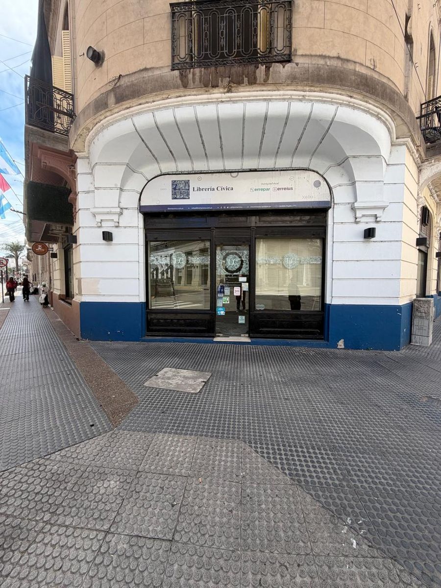 SALON COMERCIAL SAN MARTIN Y CORRIENTES - SANTA FE - 1