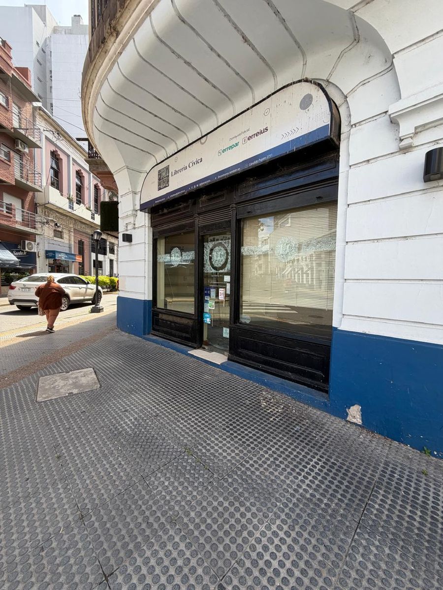 SALON COMERCIAL SAN MARTIN Y CORRIENTES - SANTA FE - 3