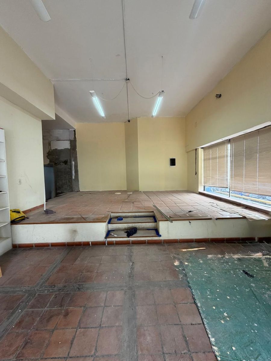 SALON COMERCIAL SAN MARTIN Y CORRIENTES - SANTA FE - 6