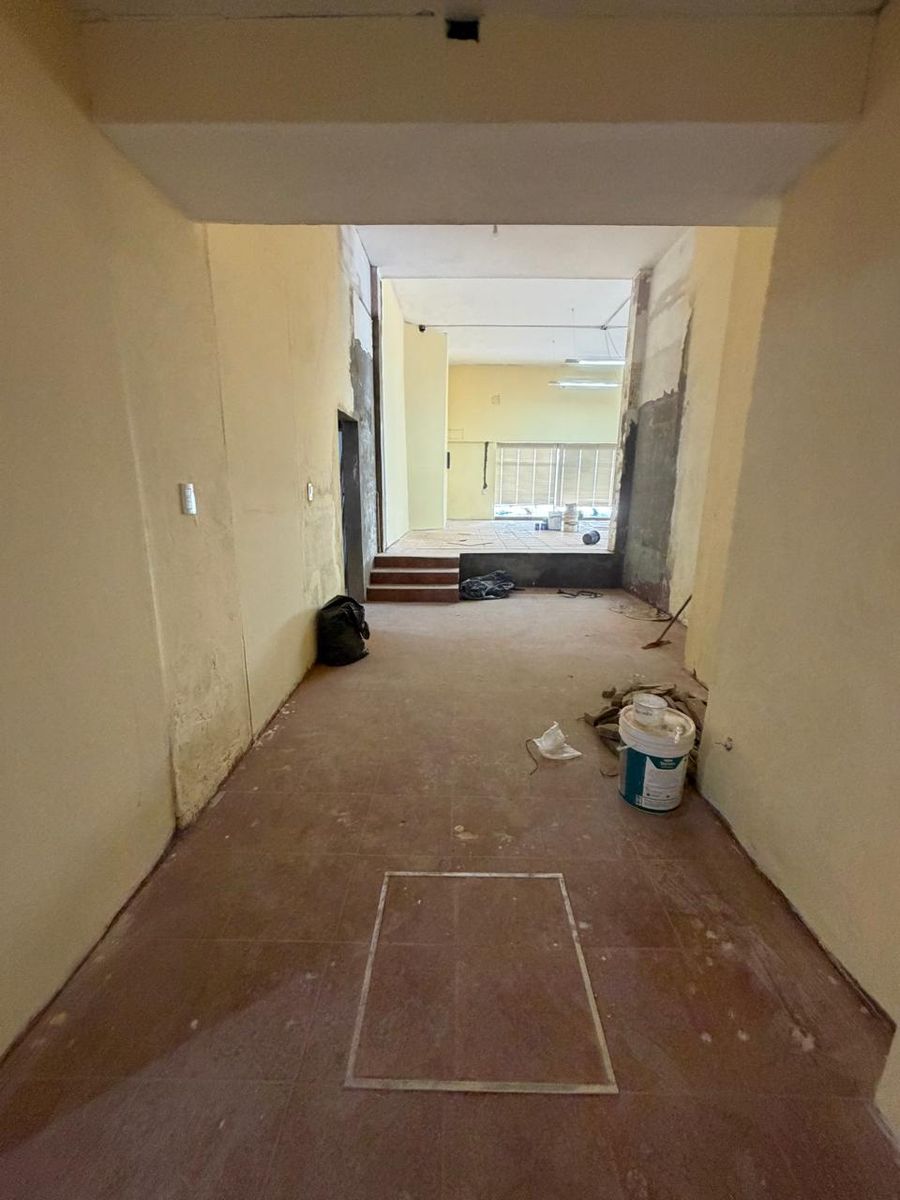 SALON COMERCIAL SAN MARTIN Y CORRIENTES - SANTA FE - 12