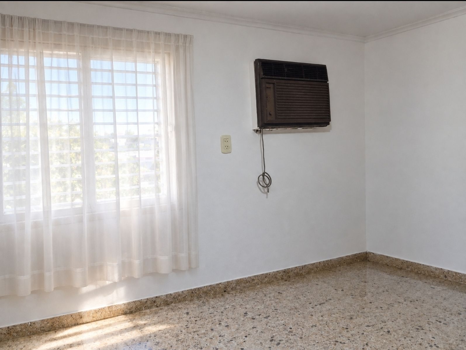 Casa de Categoría en Barrio Guadalupe. A 2 Cuadras de Avenida Costanera — foto 11