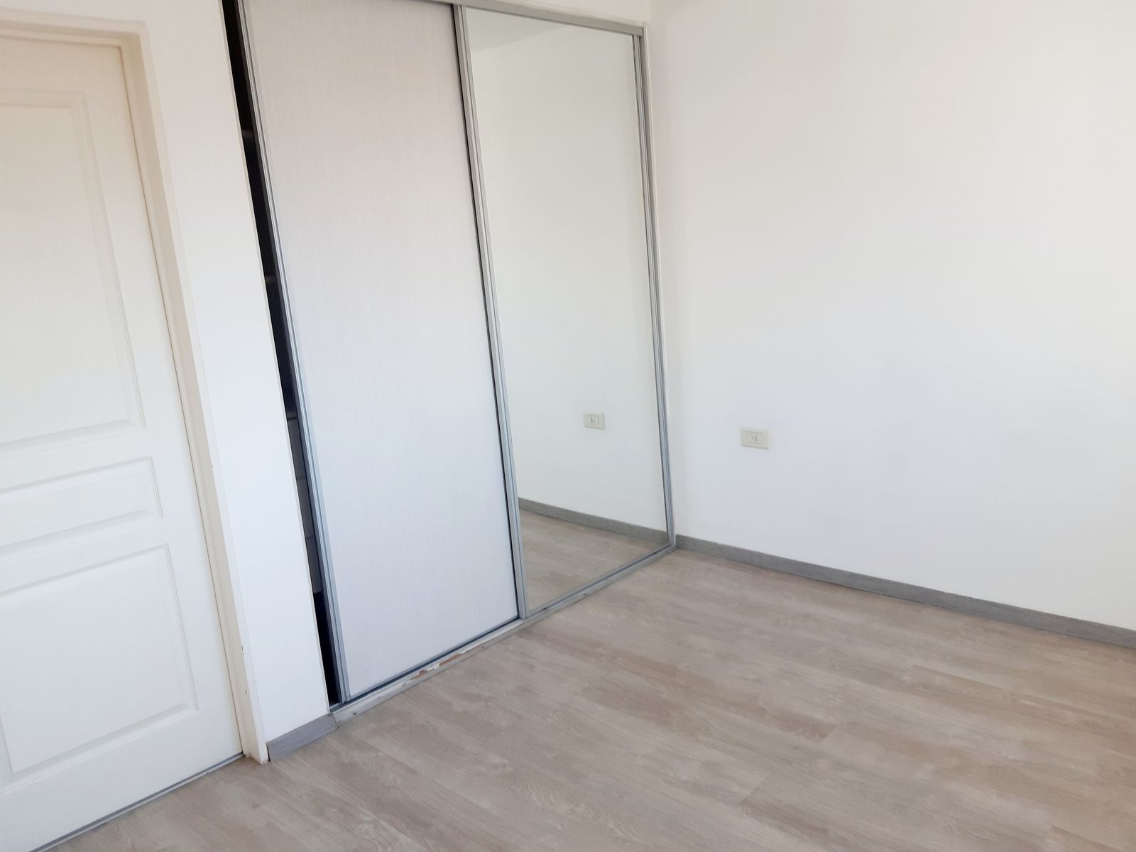 Se alquila Departamento 1 Dormitorio c/Cochera. Barrio Sur. A 3 cuadras de Casa de Gobierno. — foto 9