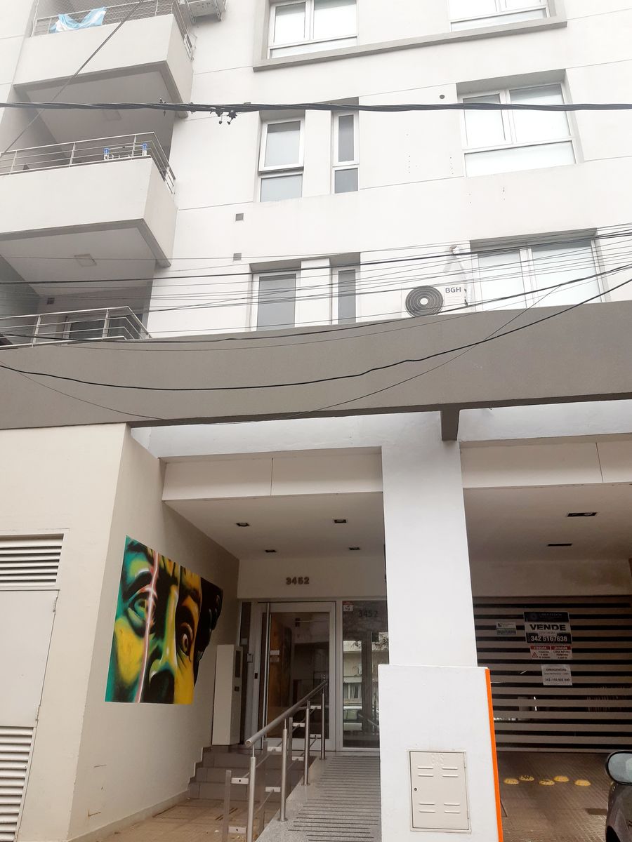 Cochera en venta en calle Tucuman y A. Freyre - 1
