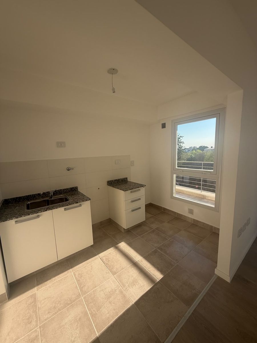 Venta Departamento 2 Dorm con Cochera - Edificio Pilay Parque Federal — foto 6