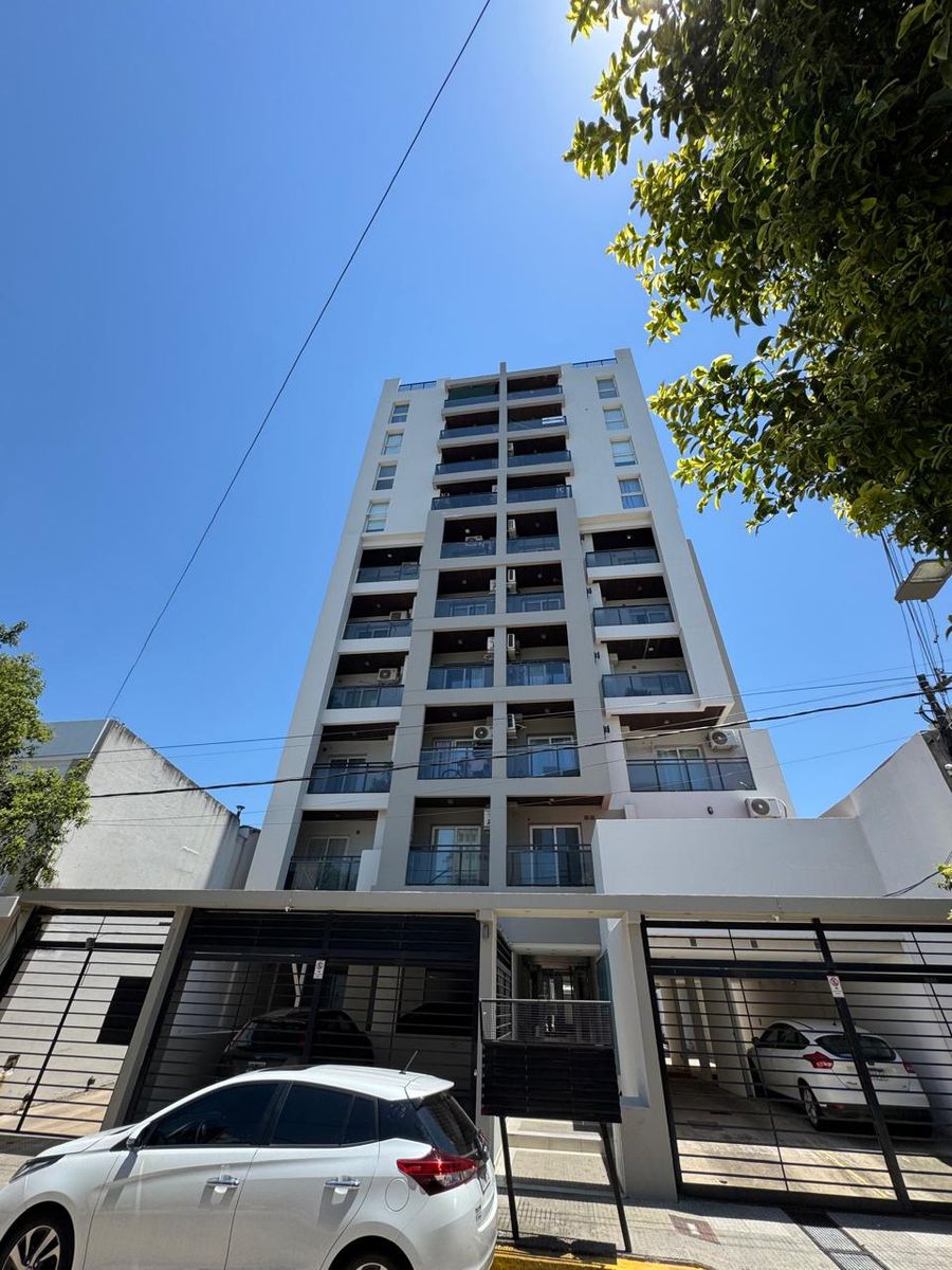 VENTA Monoambiente con balcón y cochera - 13