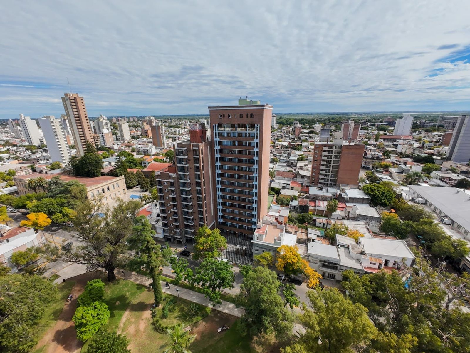 Se vende Piso de Categoría en el Exclusivo Edificio Constituyentes - 2