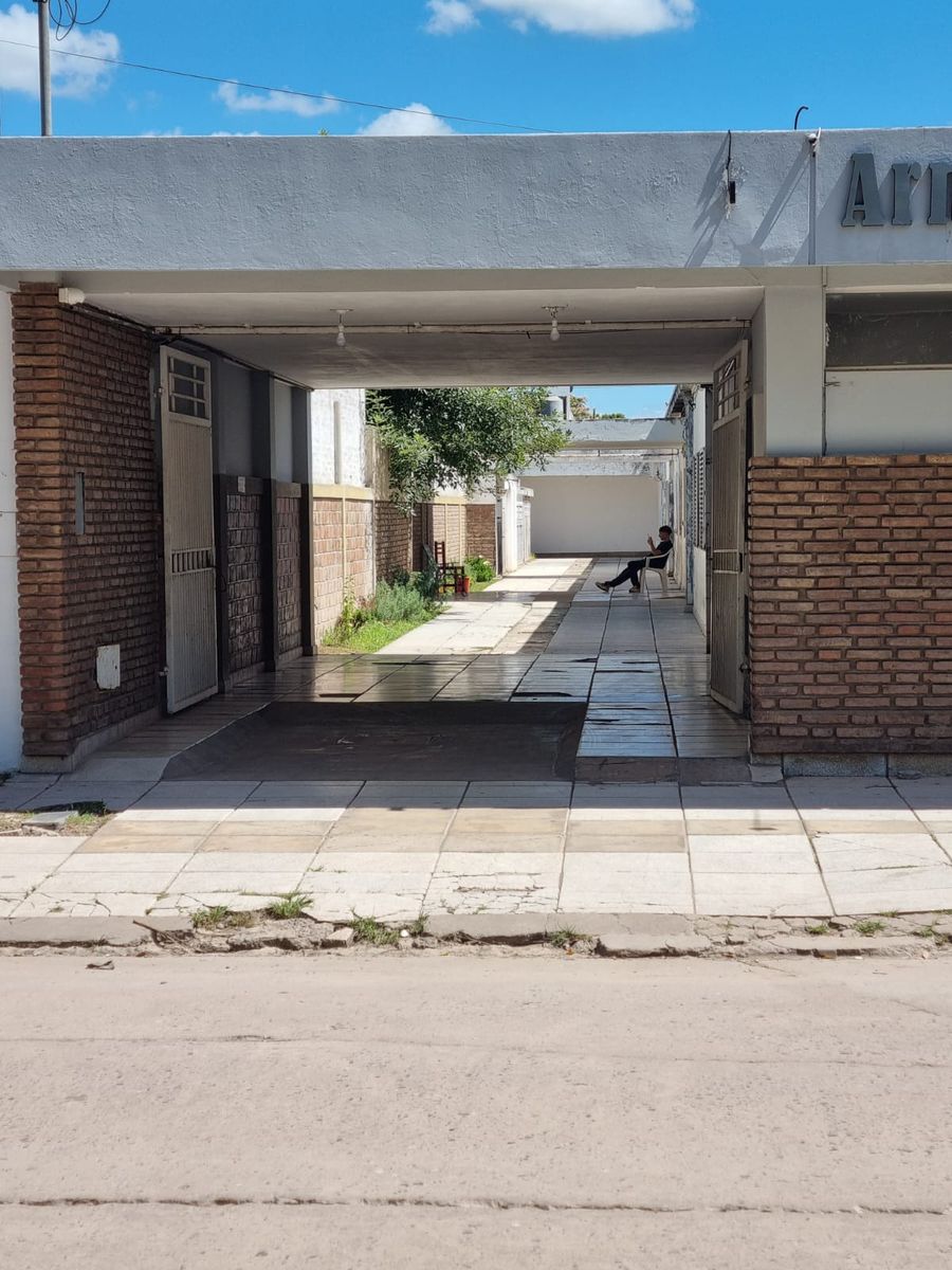 Excelente propiedad en la ciudad de San Justo - 2