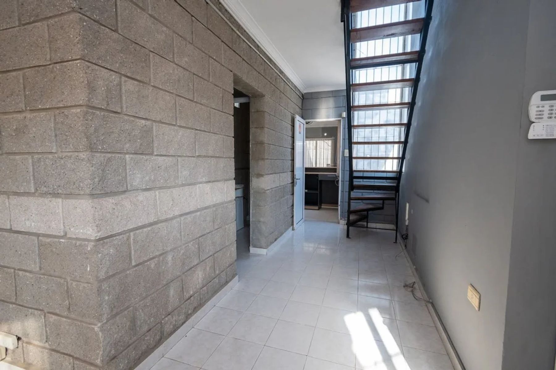 Venta Galpón con oficinas Facundo Zuviría 8300 - 6