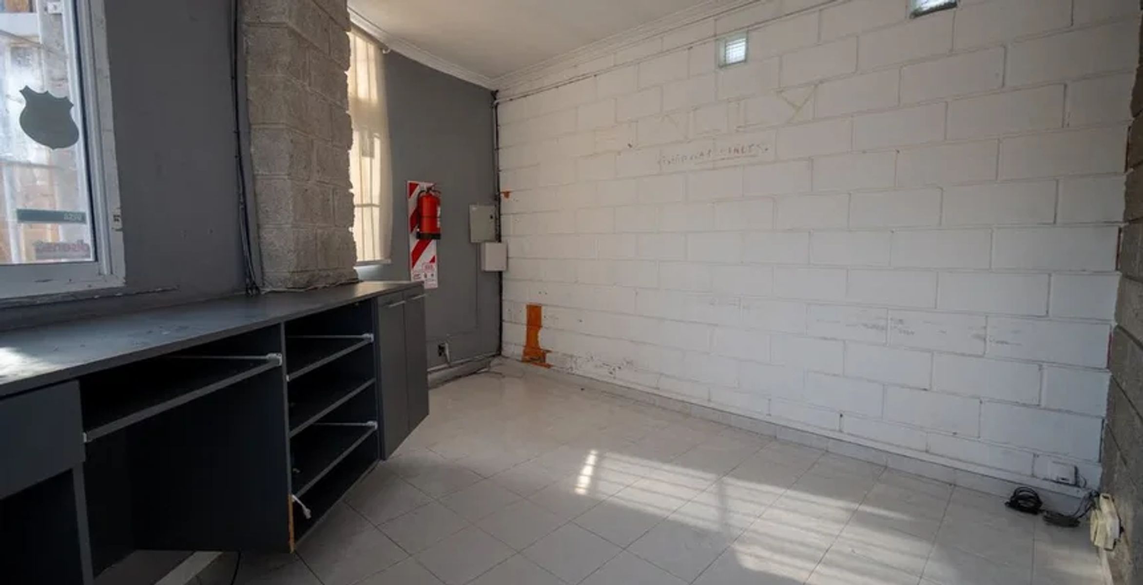 Venta Galpón con oficinas Facundo Zuviría 8300 - 11