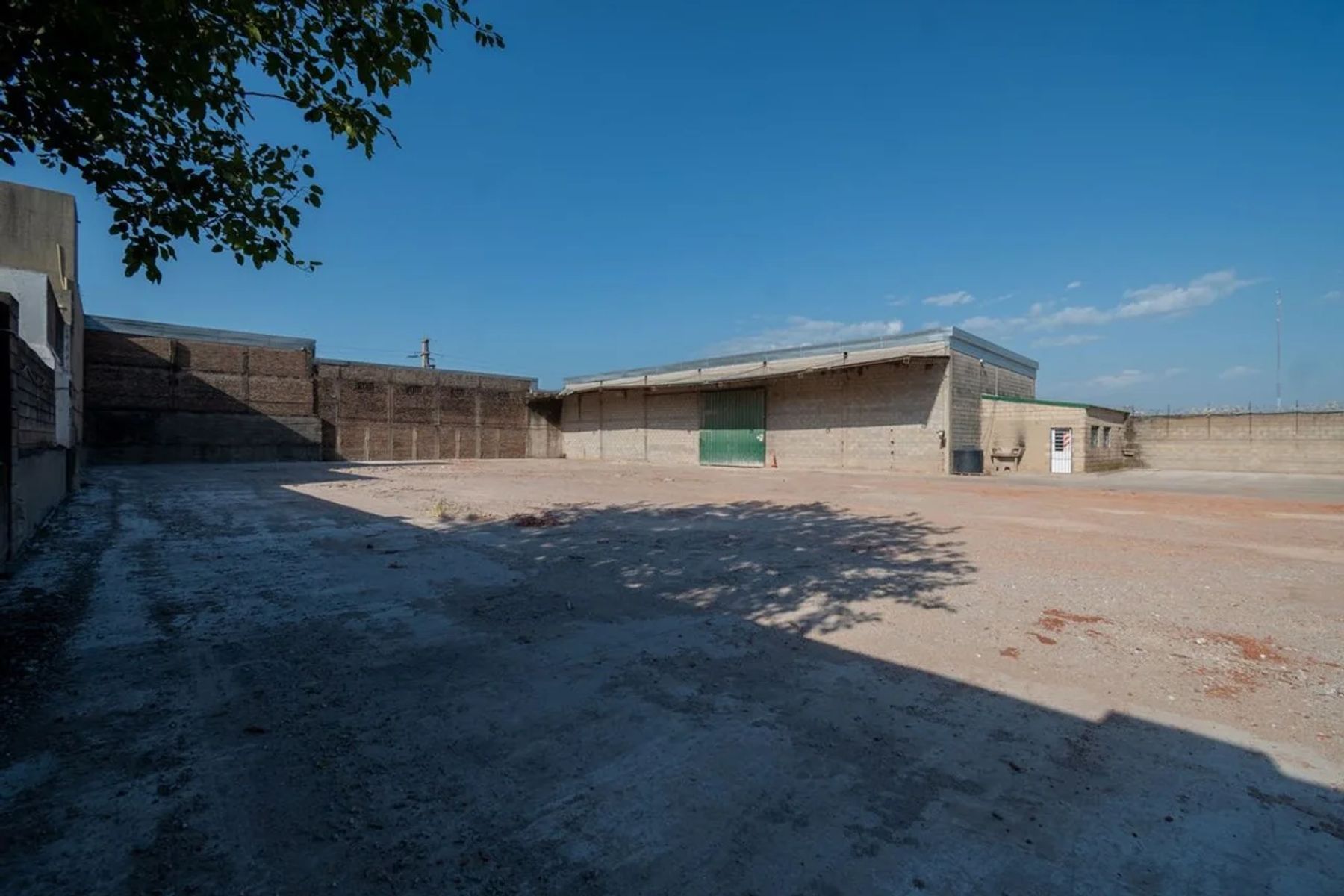 Venta Galpón con oficinas Facundo Zuviría 8300 - 22