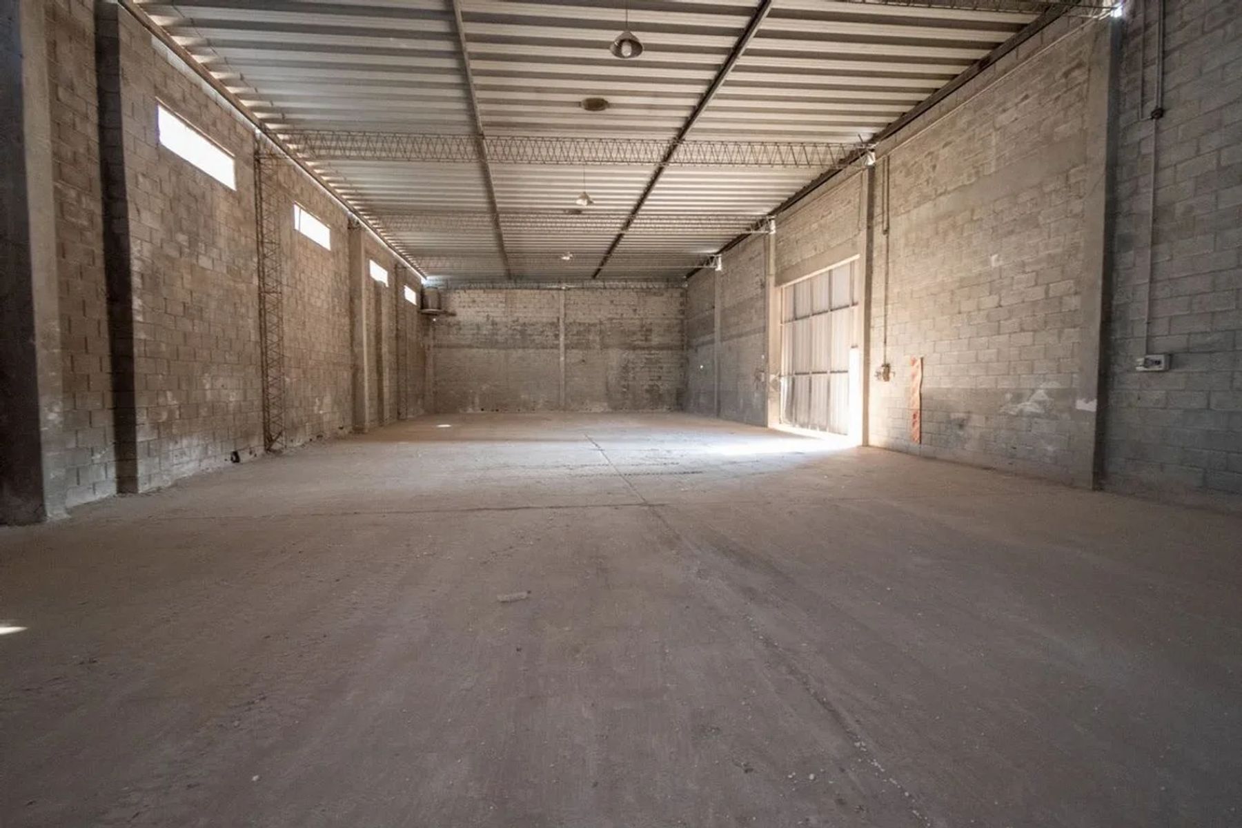 Venta Galpón con oficinas Facundo Zuviría 8300 - 26