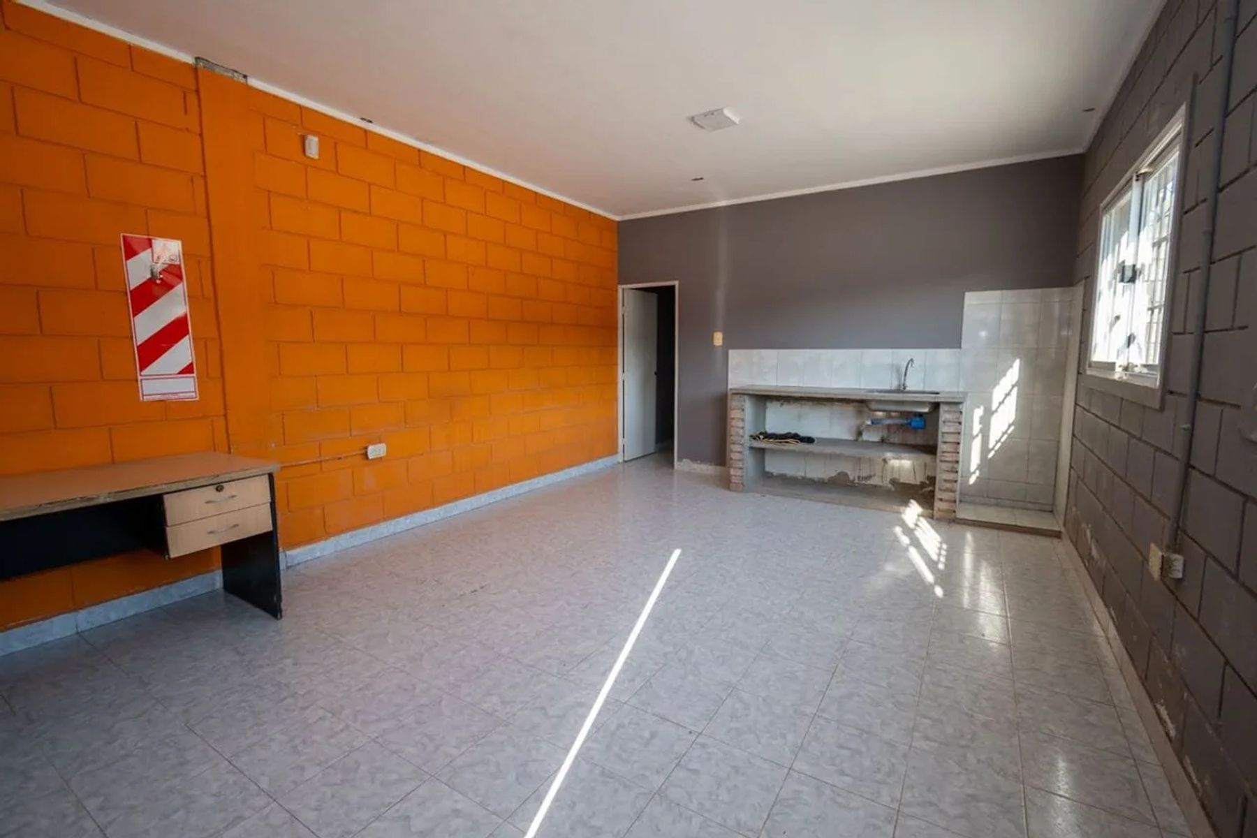 Venta Galpón con oficinas Facundo Zuviría 8300 - 28