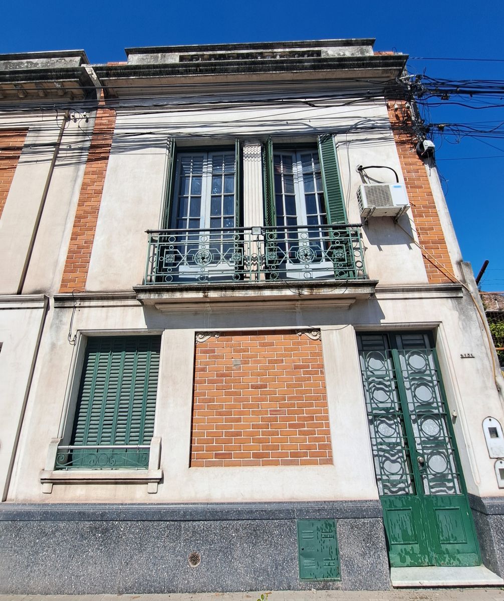 CASA EN BARRIO CONSTITUYENTES - 11