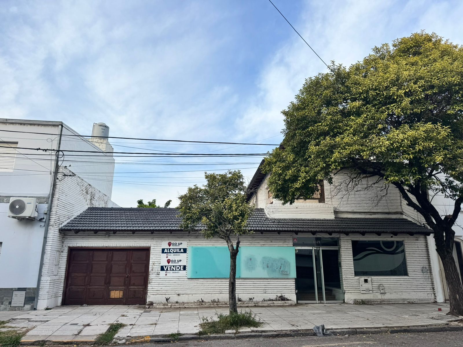 Importante Inmueble en Alquiler. Propiedad de 353 m2 ubicada en Hipólito Irigoyen 3049. - 1