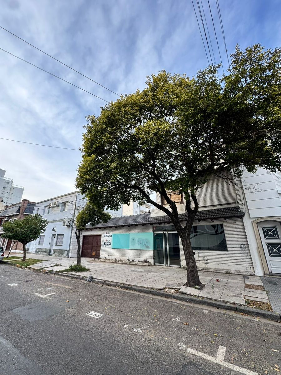 Importante Inmueble en Alquiler. Propiedad de 353 m2 ubicada en Hipólito Irigoyen 3049. - 7