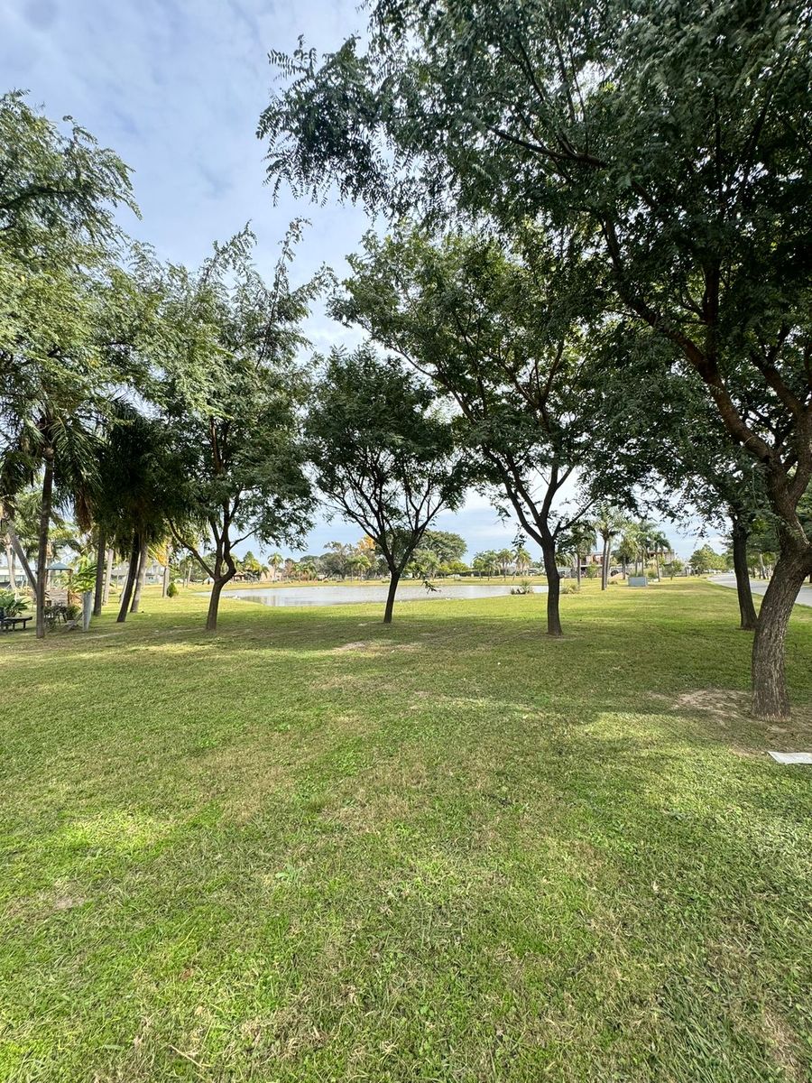 Se VENDE Excepcional terreno en AIRES DEL LLANO. Vista al Lago, sobre el Boulevard principal. - 8