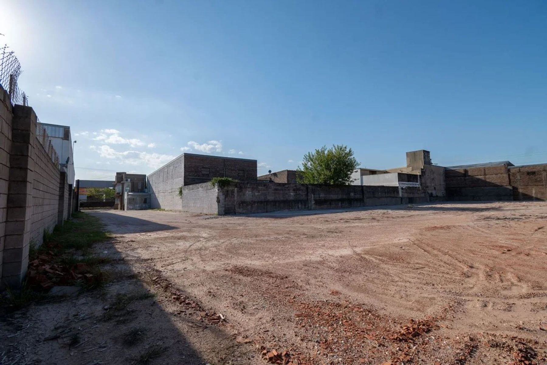 Alquier Galpón Facundo Zuviría 8200 - 25