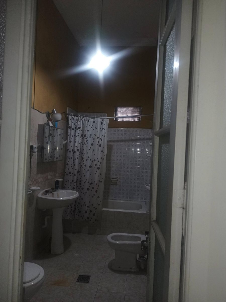CASA EN VENTA BARRIO CANDIOTI A 100m DE BV. GALVEZ - 15