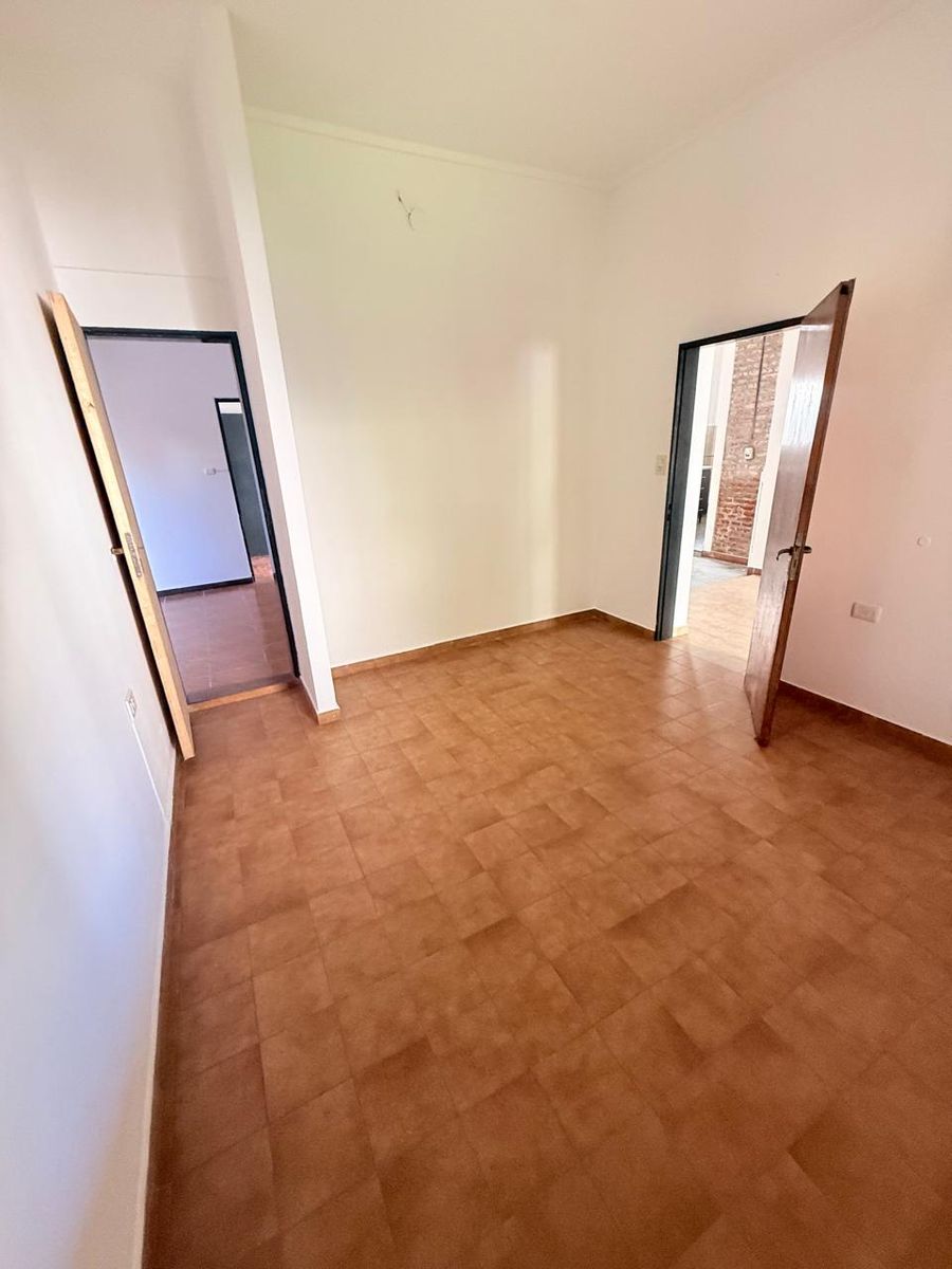 EN VENTA INTERNO CON COCHERA EN ZONA SUR - 12
