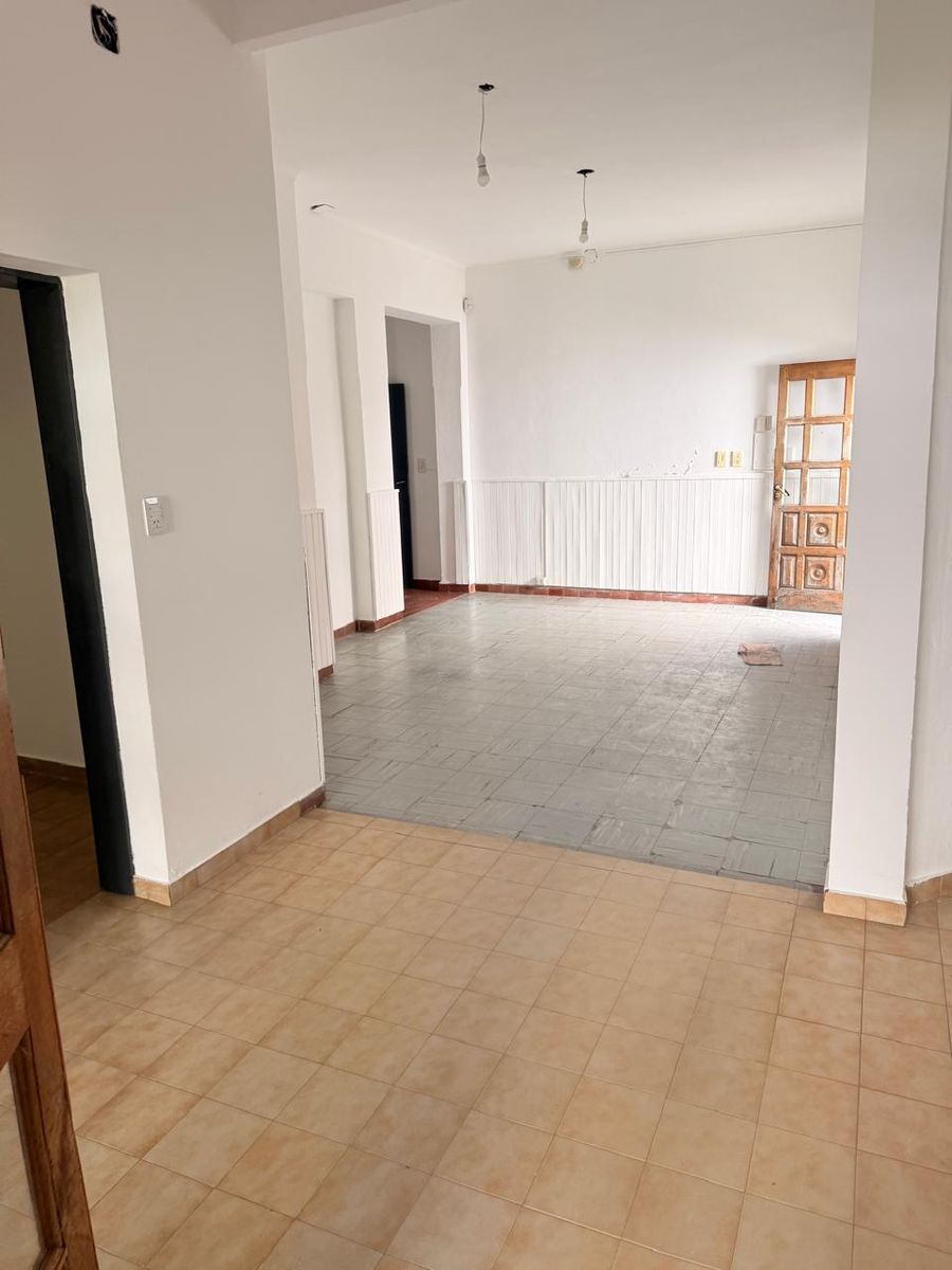 EN VENTA INTERNO CON COCHERA EN ZONA SUR - 17