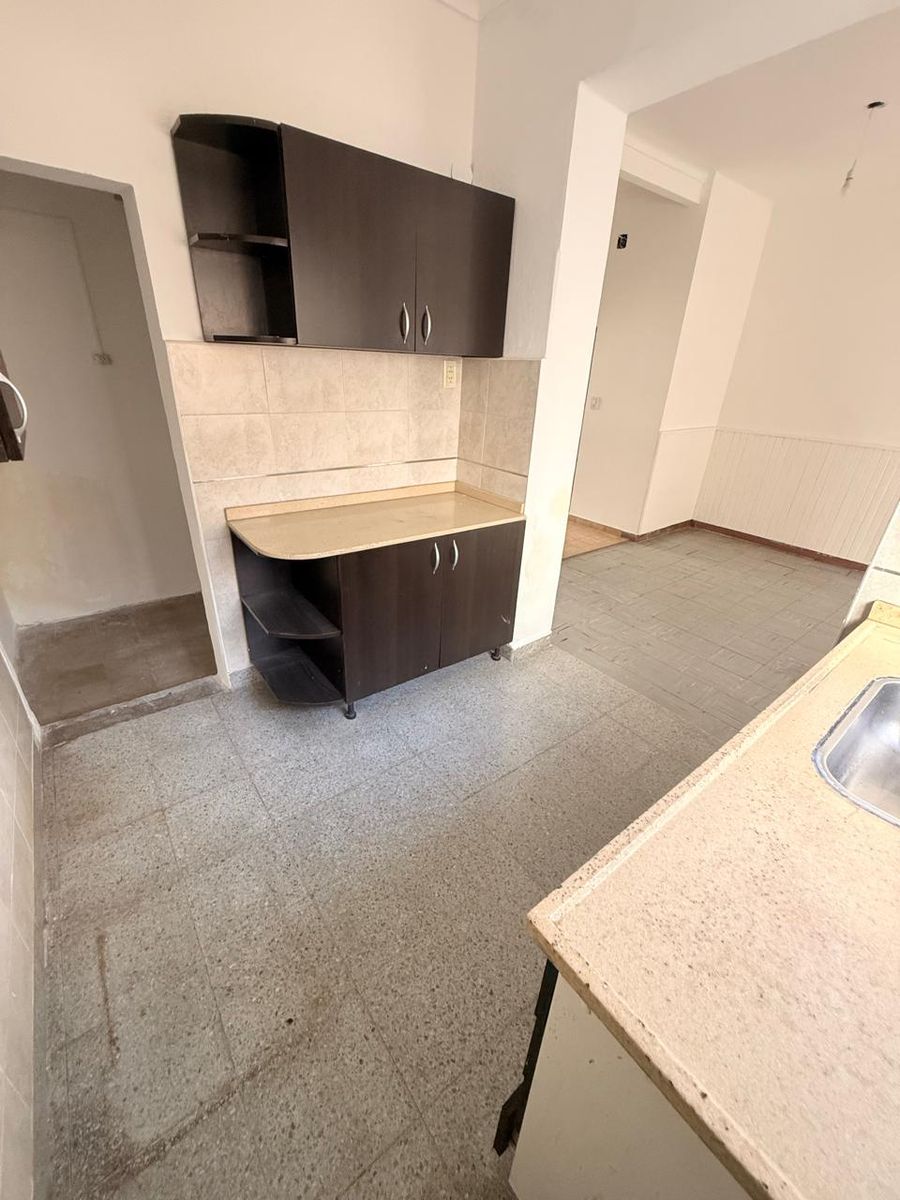 EN VENTA INTERNO CON COCHERA EN ZONA SUR - 23