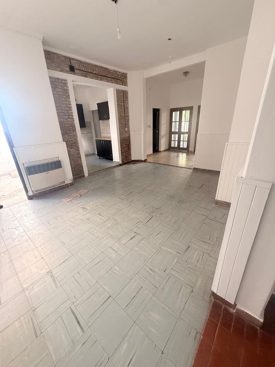 EN VENTA INTERNO CON COCHERA EN ZONA SUR - 35