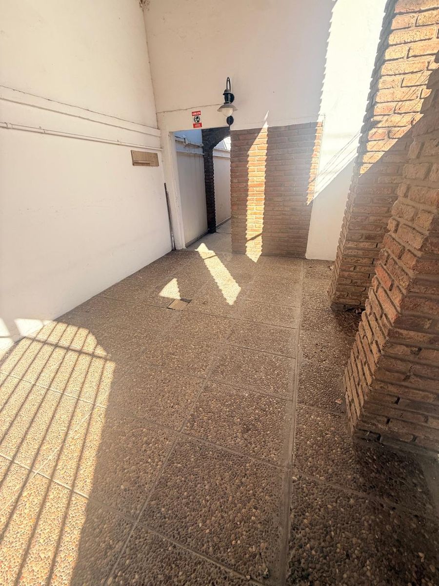 EN VENTA INTERNO CON COCHERA EN ZONA SUR - 43