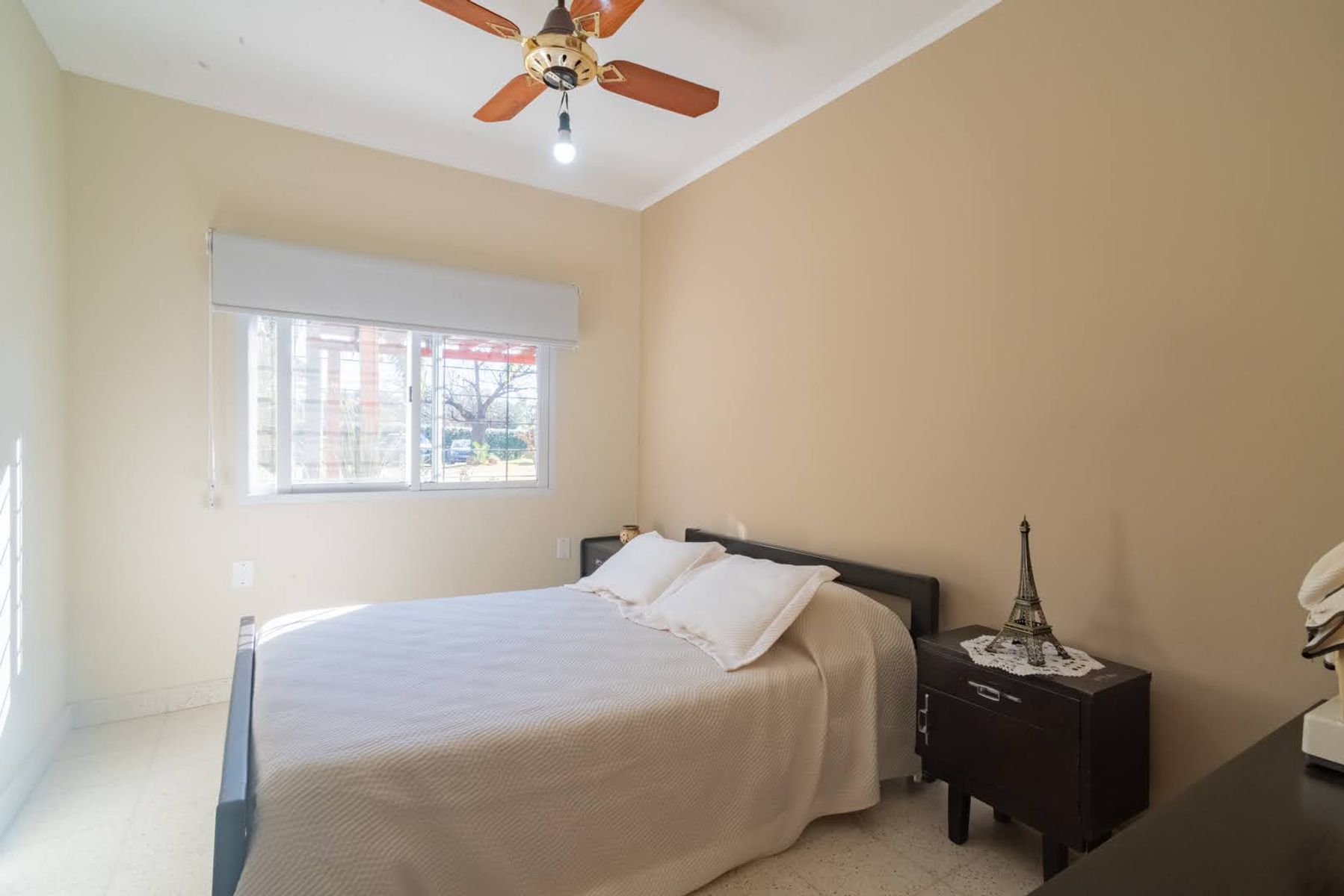 Casa en Venta en Sauce Viejo de tres dormitorios - 42