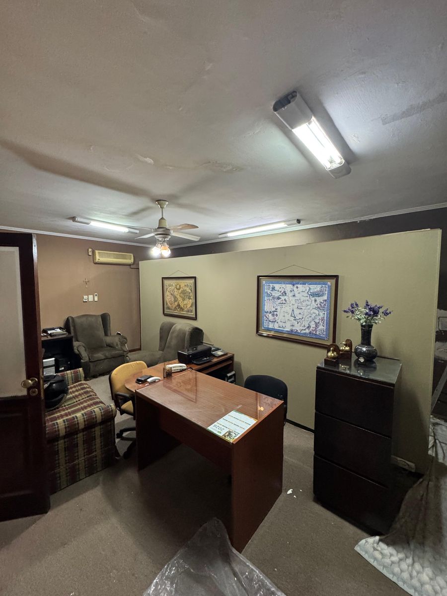 Venta con casa estudio profesional y departamento - 7