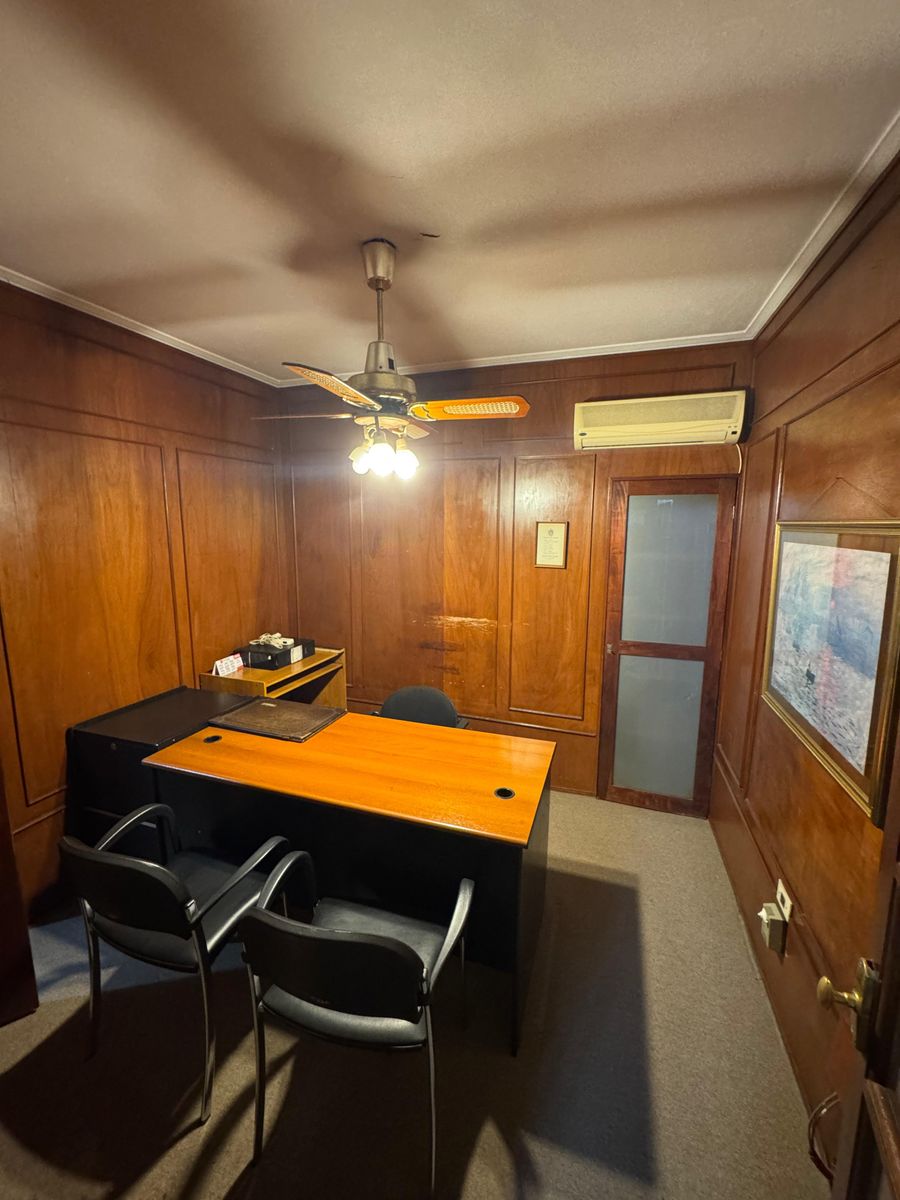 Venta con casa estudio profesional y departamento - 9