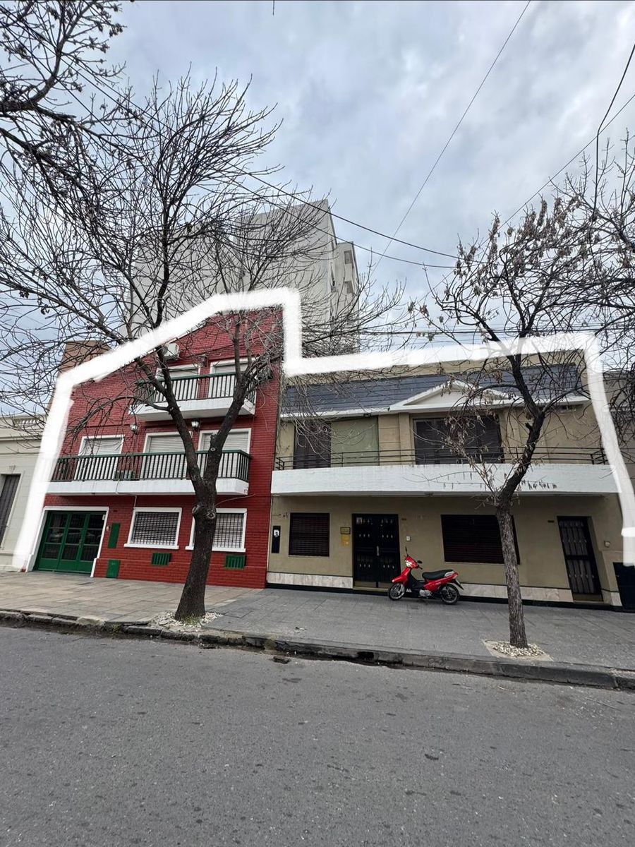 Venta con casa estudio profesional y departamento - 12