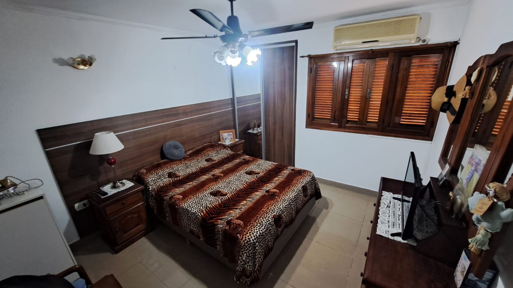 CASA DE 2 DORMITORIOS CON PILETA - 11