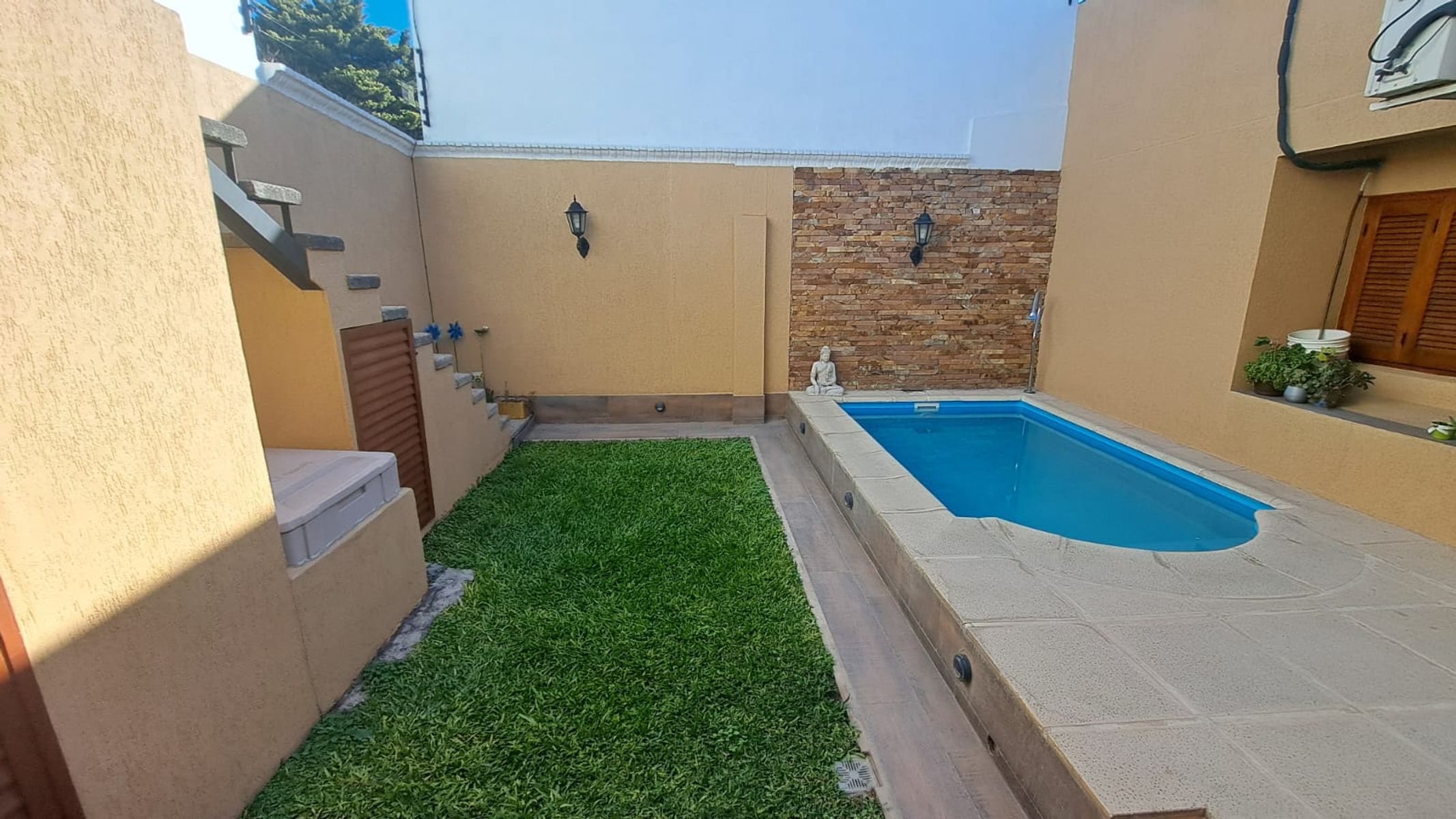 CASA DE 2 DORMITORIOS CON PILETA - 13