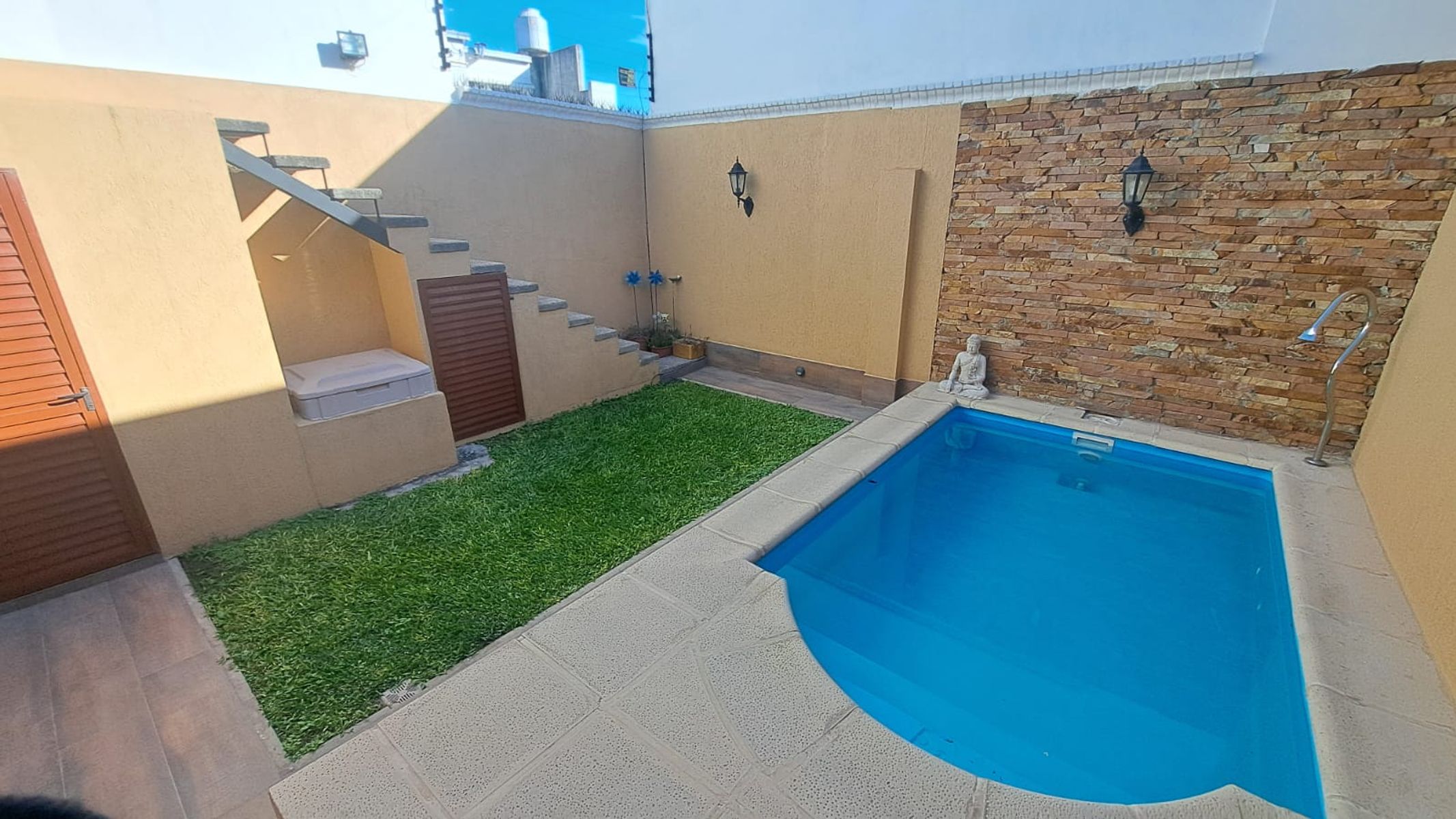 CASA DE 2 DORMITORIOS CON PILETA - 14