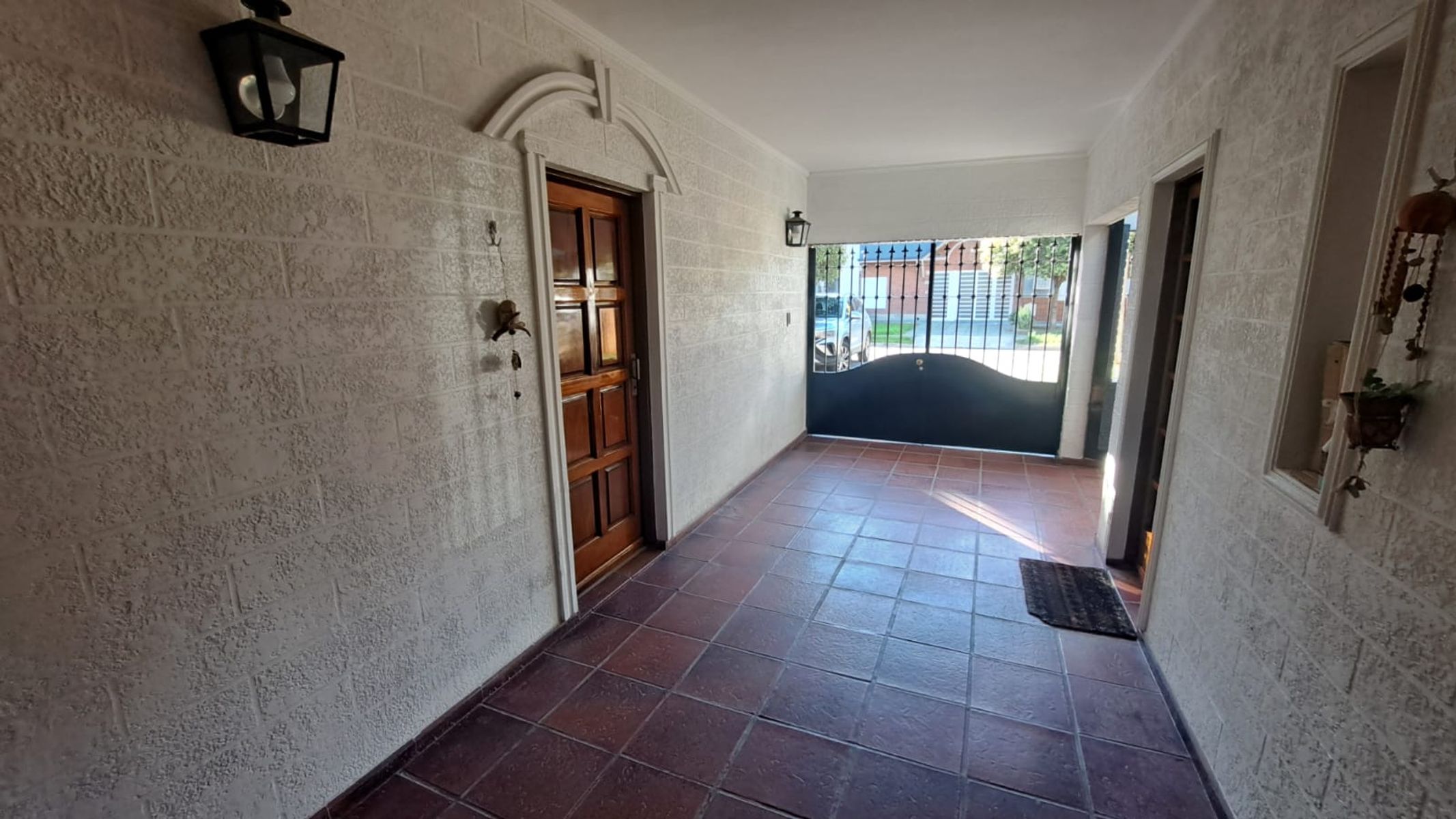 CASA DE 2 DORMITORIOS CON PILETA - 21