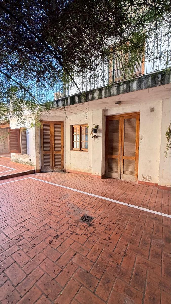 Casa en venta sobre Suipacha al 2900 - 30