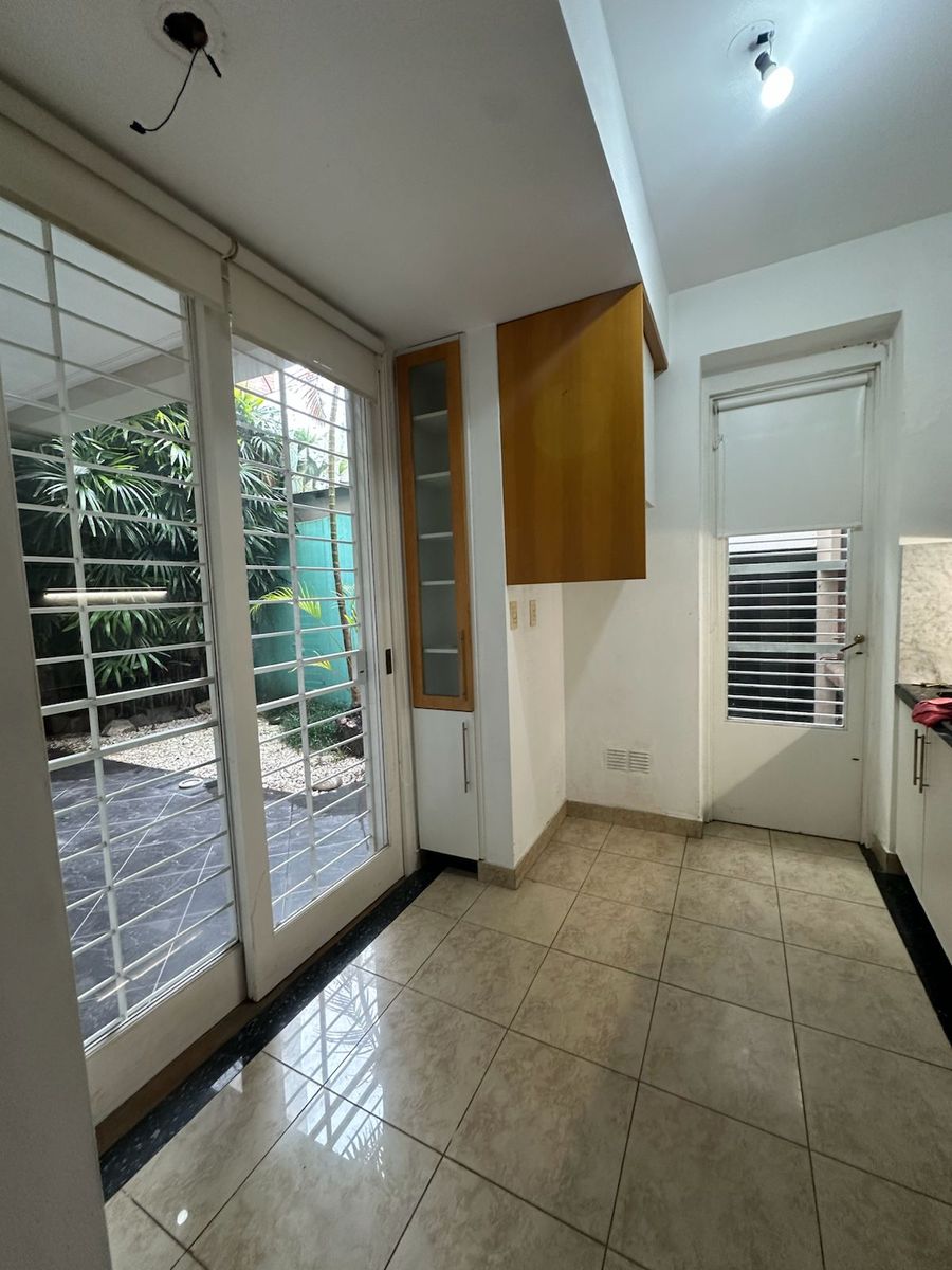 Venta casa con cochera - Barrio Sur - 10